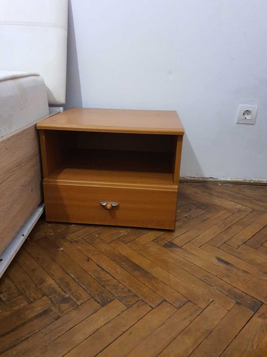 Vand comoda plus 2 noptiere.