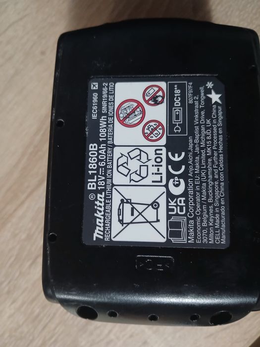 Vând baterie makita 6ah și încărcător makita