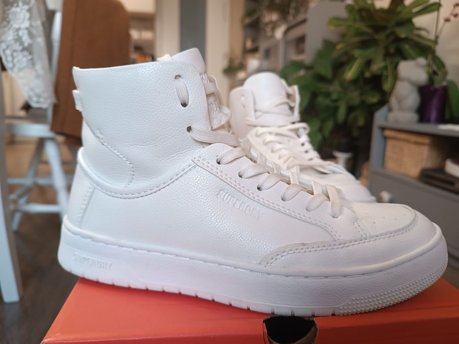 Нови кожени бели кецове SUPERDRY