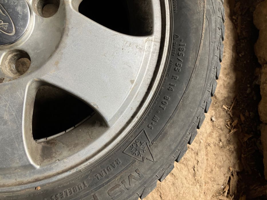 Зимни гуми със оригинални алуминиеви джанти 14 цола