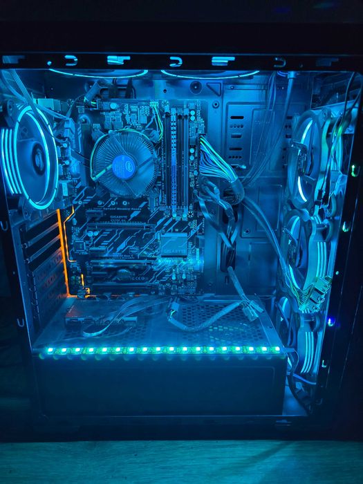 Vand PC sau componente