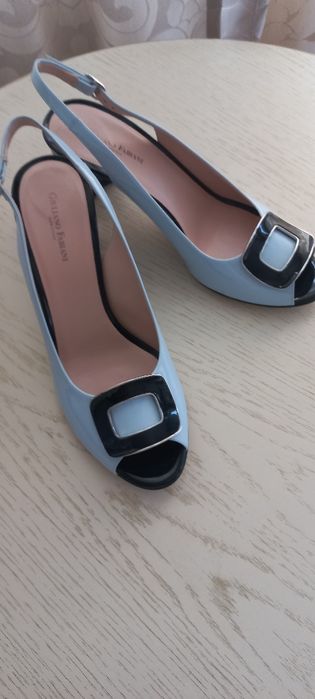 Туфли босоножки,