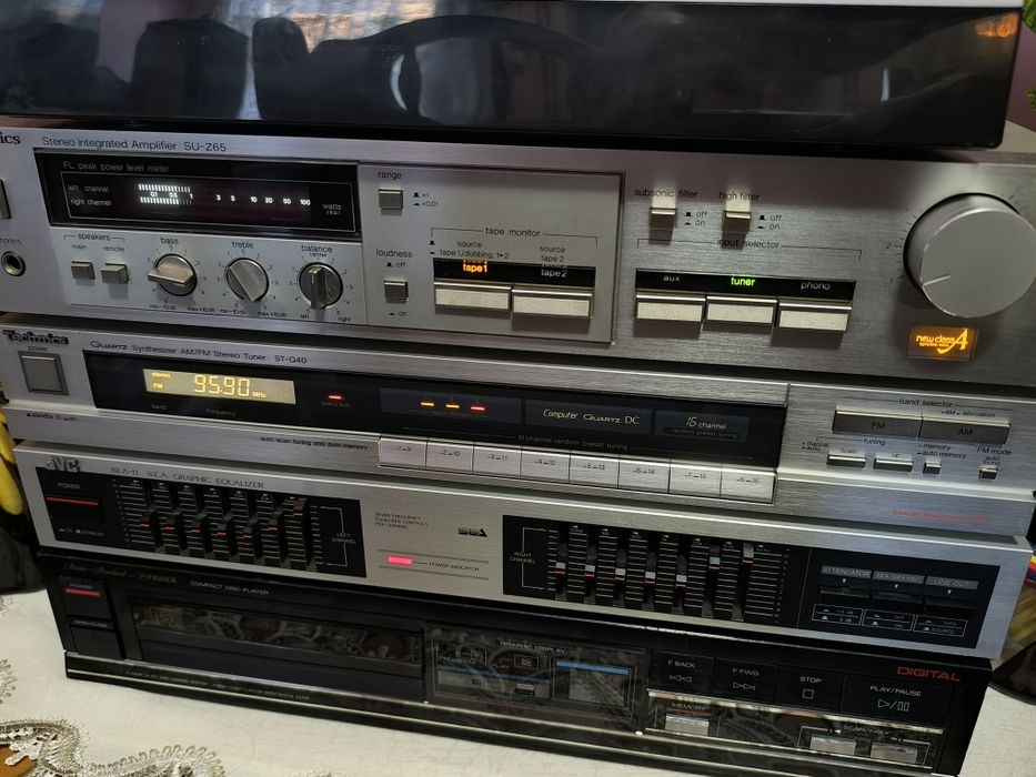 Amplificator Technics,350 lei, tuner Technics,150 lei, egalizator JVC 350 lei ! Toate trei - 600 lei+ cd player technics al pg 470- 200 l.