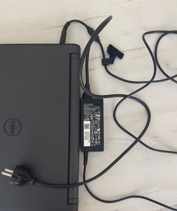 Продавам лаптоп на Dell