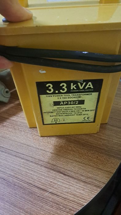 Vând circular Makita la 110 volți și transformator