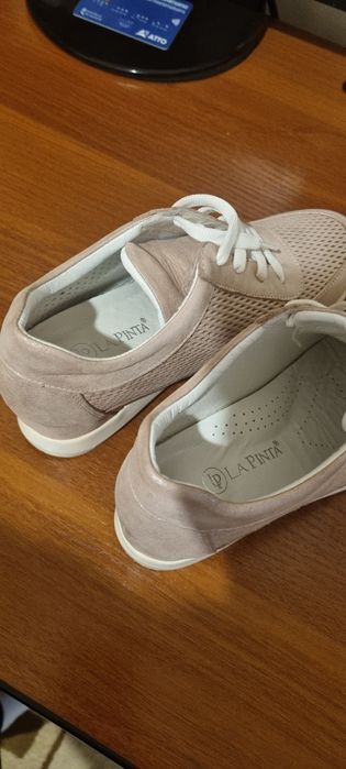 Кожаные кроссовки 37р