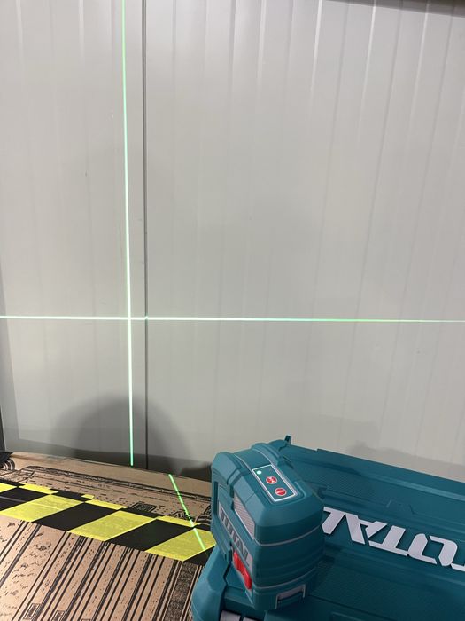 Total - nivela laser interior cu raza verde