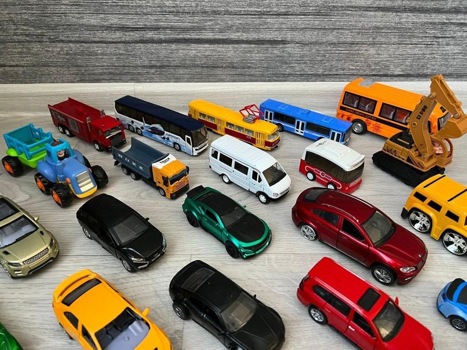 Срочно!!! Машинки игрушечные среднего размера