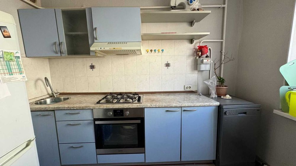 Продам срочно кухонный гарнитур