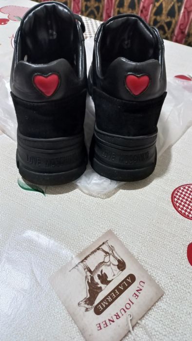 Дамски черни маратонки