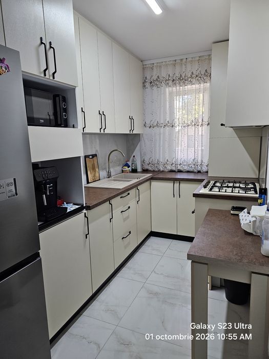 Apartament 3 camere de închiriat