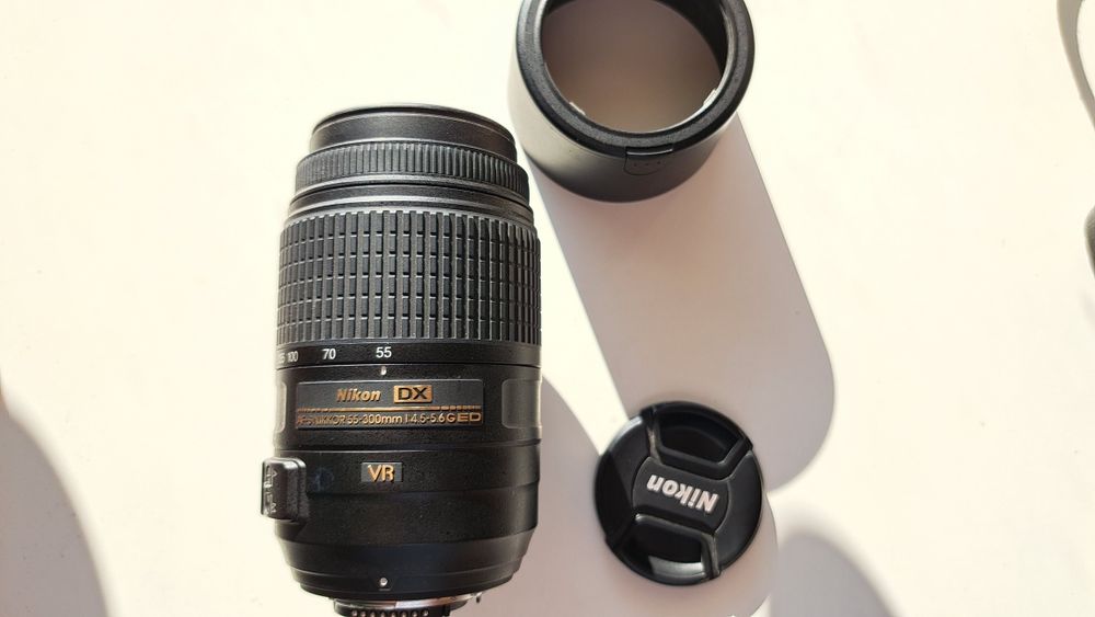 Фотоапарат Nikon D3300 с три обектива, телеконвертор, макро, чанта