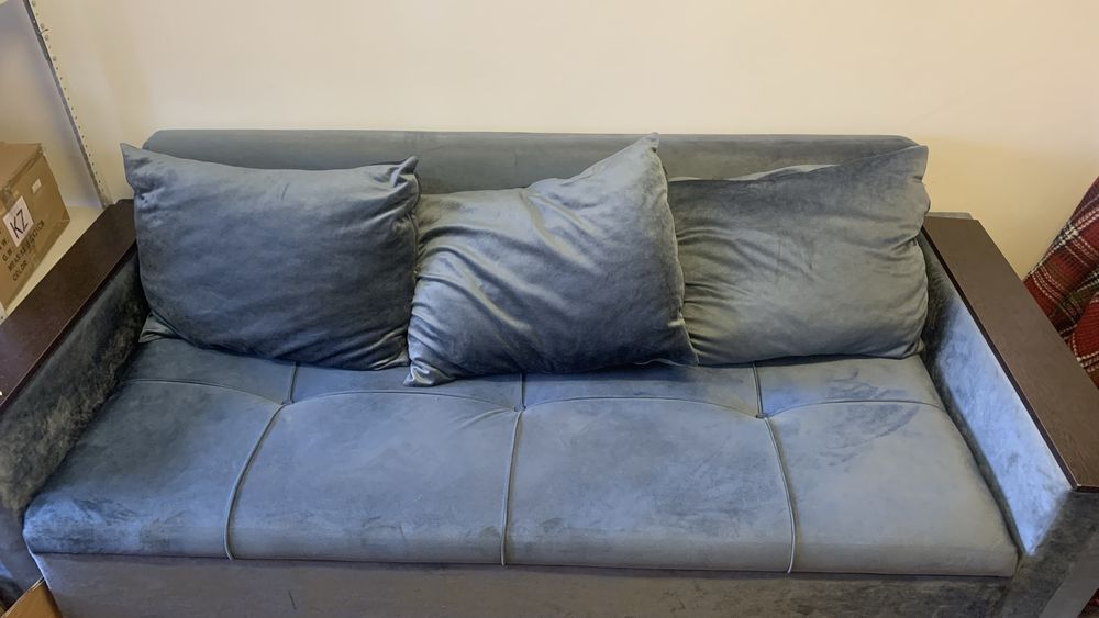 Диван прямой деревянный