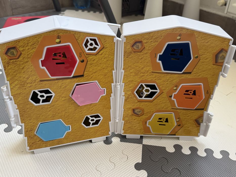 Vand Casuta The Hive