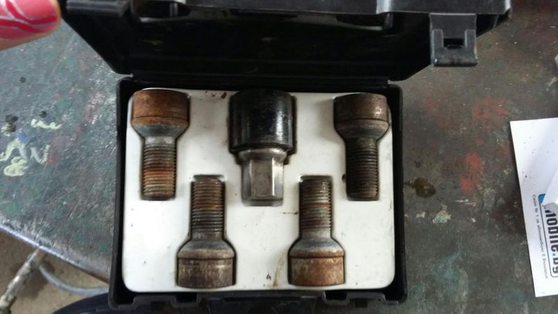 Секретни болтове Mercedes-Benz