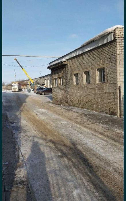 Продается офисное помещение и 3 склада.