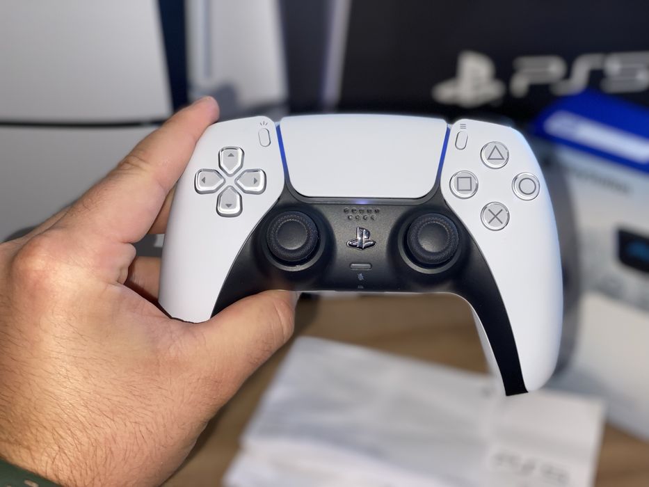 Playstation 5 slim Digital 825gb + AstroBot limited edition controller + гаранция до 03.11.2027