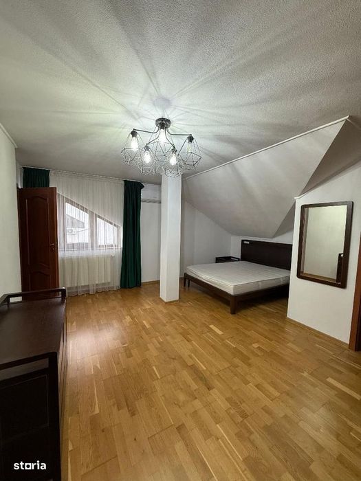 De vanzare Apartament 4 camere cu scara interioara zona Cetate-Piata.