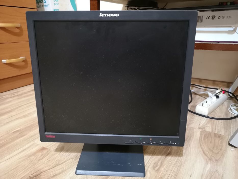 Monitor Lenovo ThinkVision 17" - Ideal Office / Supraveghere