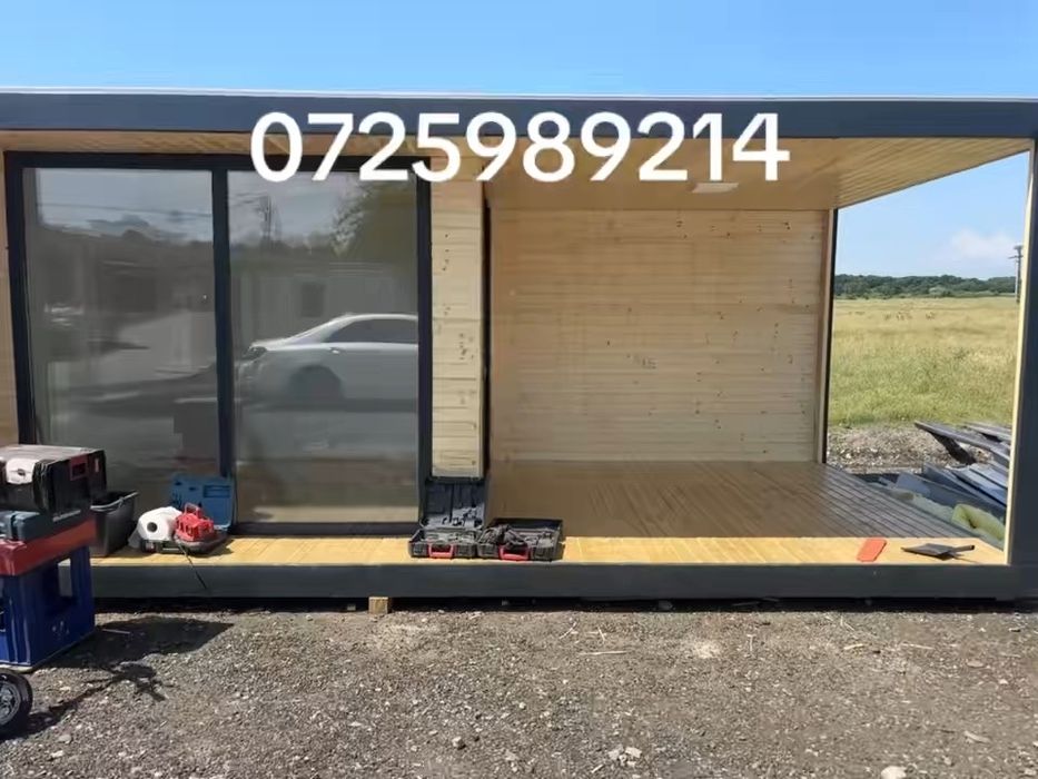 Container modular cu terasa model cu lambriu de lemn pe tavan si pereti