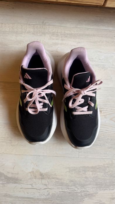 Маратонки Адидас 35 номер