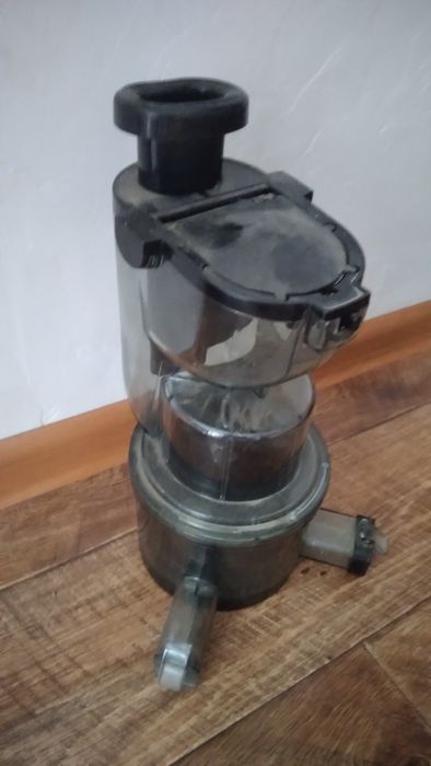 Соковыжималка за 2000 тенге без мотора.