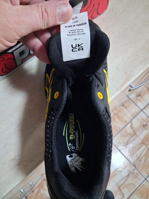 Vând adidas de protecție