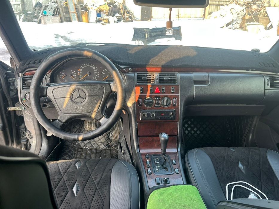 Продам мерс 210