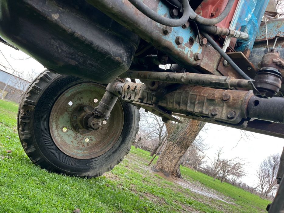 Комбайн трактор .