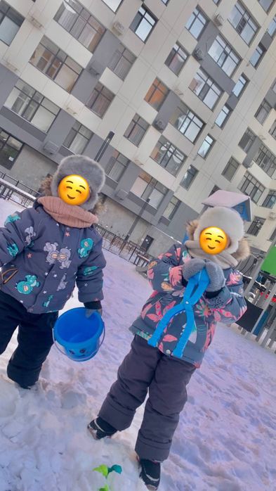 Продам детские зимние куртки