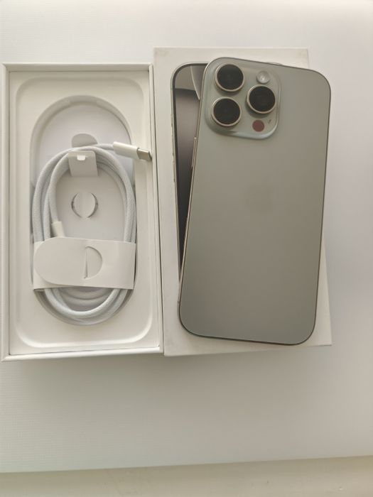 Подам IPhone 16 Pro 128 gb