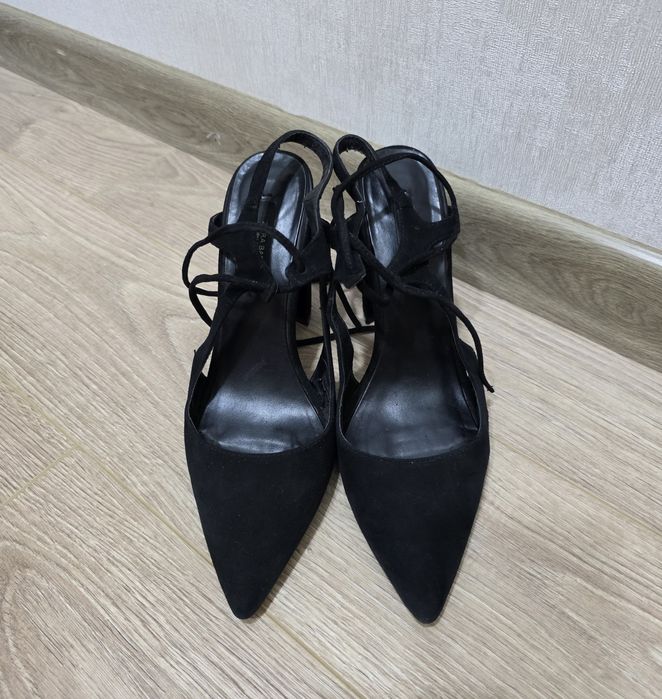 Замшевые туфли ZARA