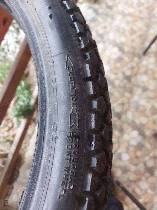 Anvelopă moto dimensiune 300 21 51 R