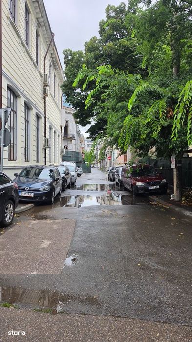 Garsonieră cu curte în centrul vechi, 350 EUR