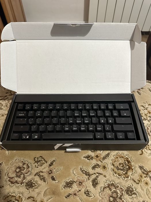 Tastatura QWERTYKEY H61 split black