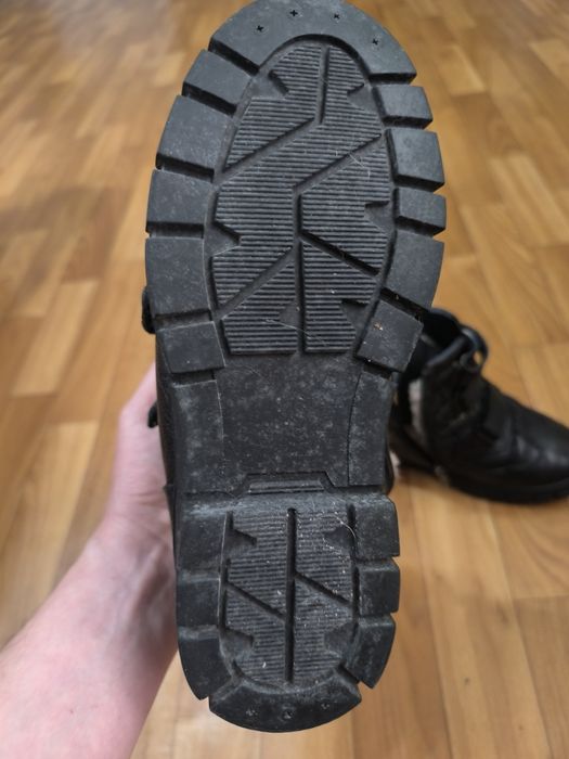 Продам ботинки зимние.