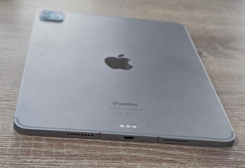 iPad Pro 11 4th Gen  A2761/ 256gb+Cellular