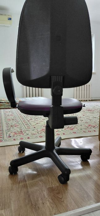 Продается офисное кресло.