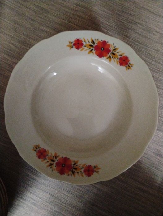 Чинии плитки и дълбоки 1.00 лв.