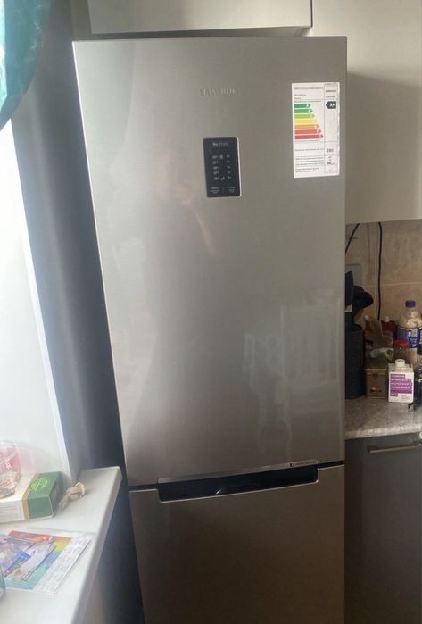 Продам почти новый холодильник