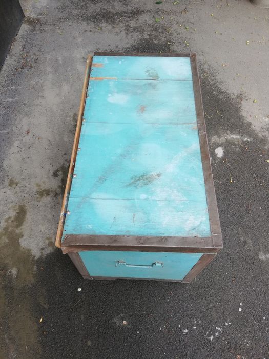 Сандық сатылады.