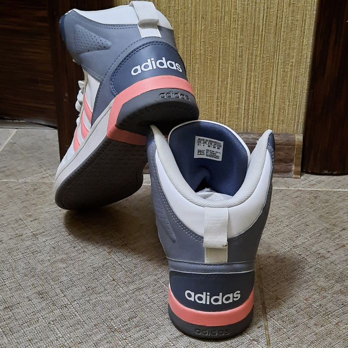 Дамски спортни обувки