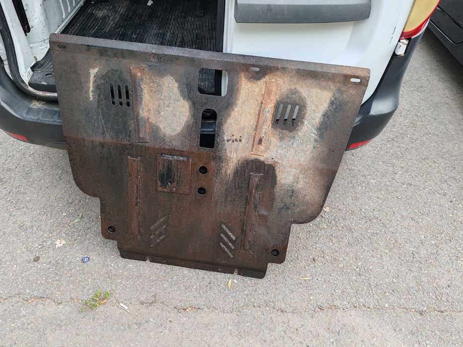 Scut metalic Toyota Avensis