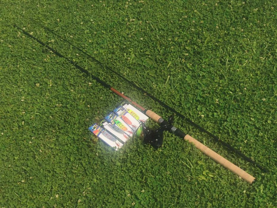 Спининг комплект за щука -въдица,макара,плетено влакно и 5 блесни.НОВИ