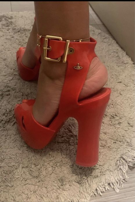 Сандали Вивиян Уестууд