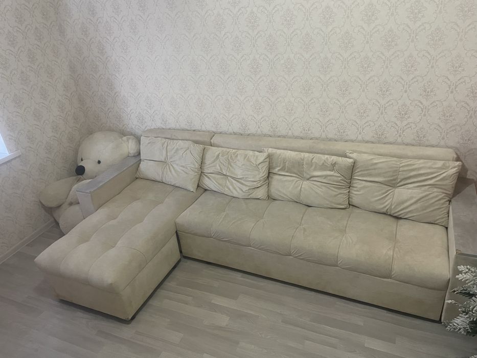 Продается диван бежевого цвета