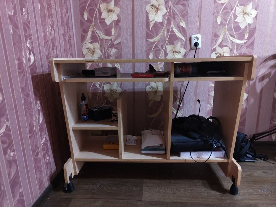 Продам компьютерный стол