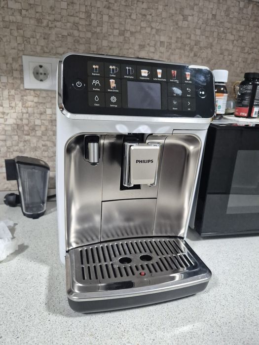 Espressor Philips 5500 LatteGo, aproape nou, garantie, folosit 2 luni