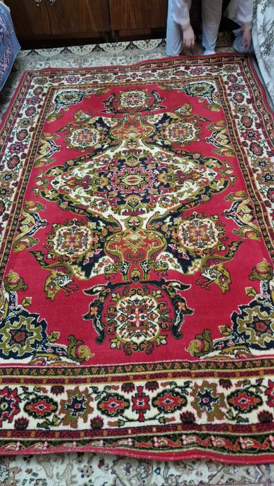 Ковер настенный красный