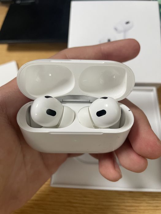 Airpods pro 2.